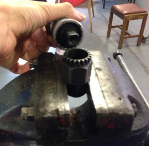 Bottom bracket tool in the vice